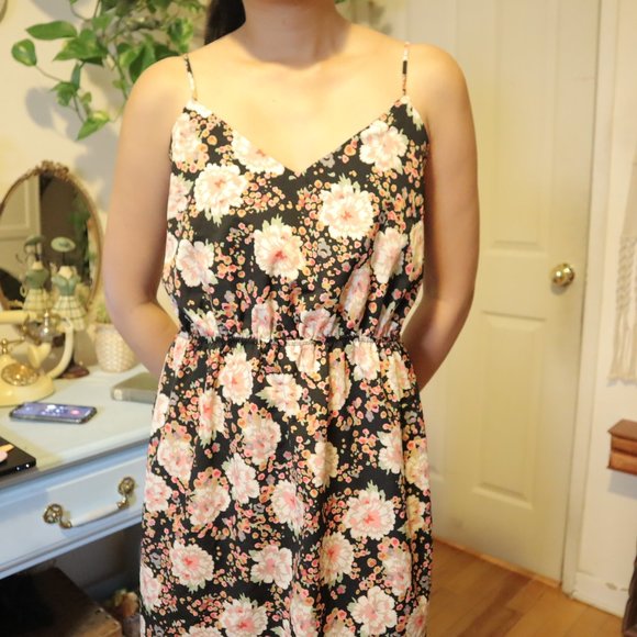 SLIP ON FLORAL DRESS- FITS XS/S - Picture 12 of 14